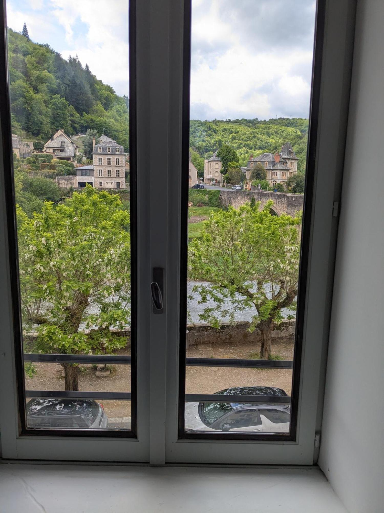 Chez Cornelia Bed and Breakfast Estaing  Εξωτερικό φωτογραφία