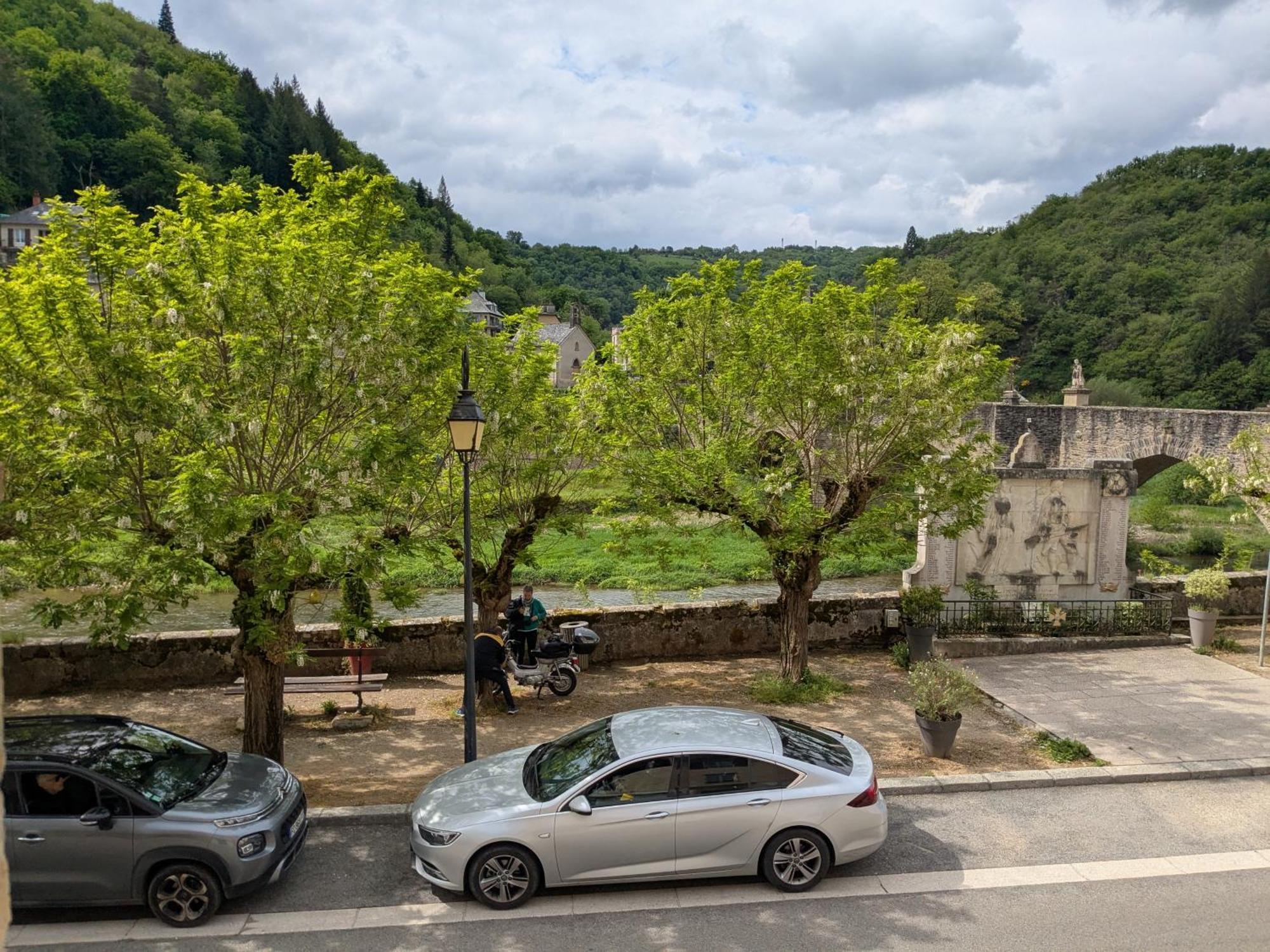 Chez Cornelia Bed and Breakfast Estaing  Εξωτερικό φωτογραφία